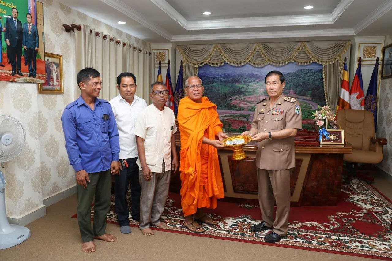 Mr Rida Mr. Khoy Rida received an invitation from the abbot of Wat Bagan to ...